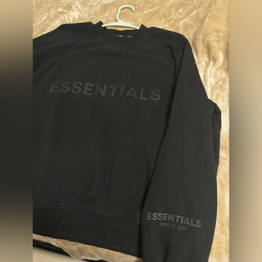 Essentials crew neck size small!